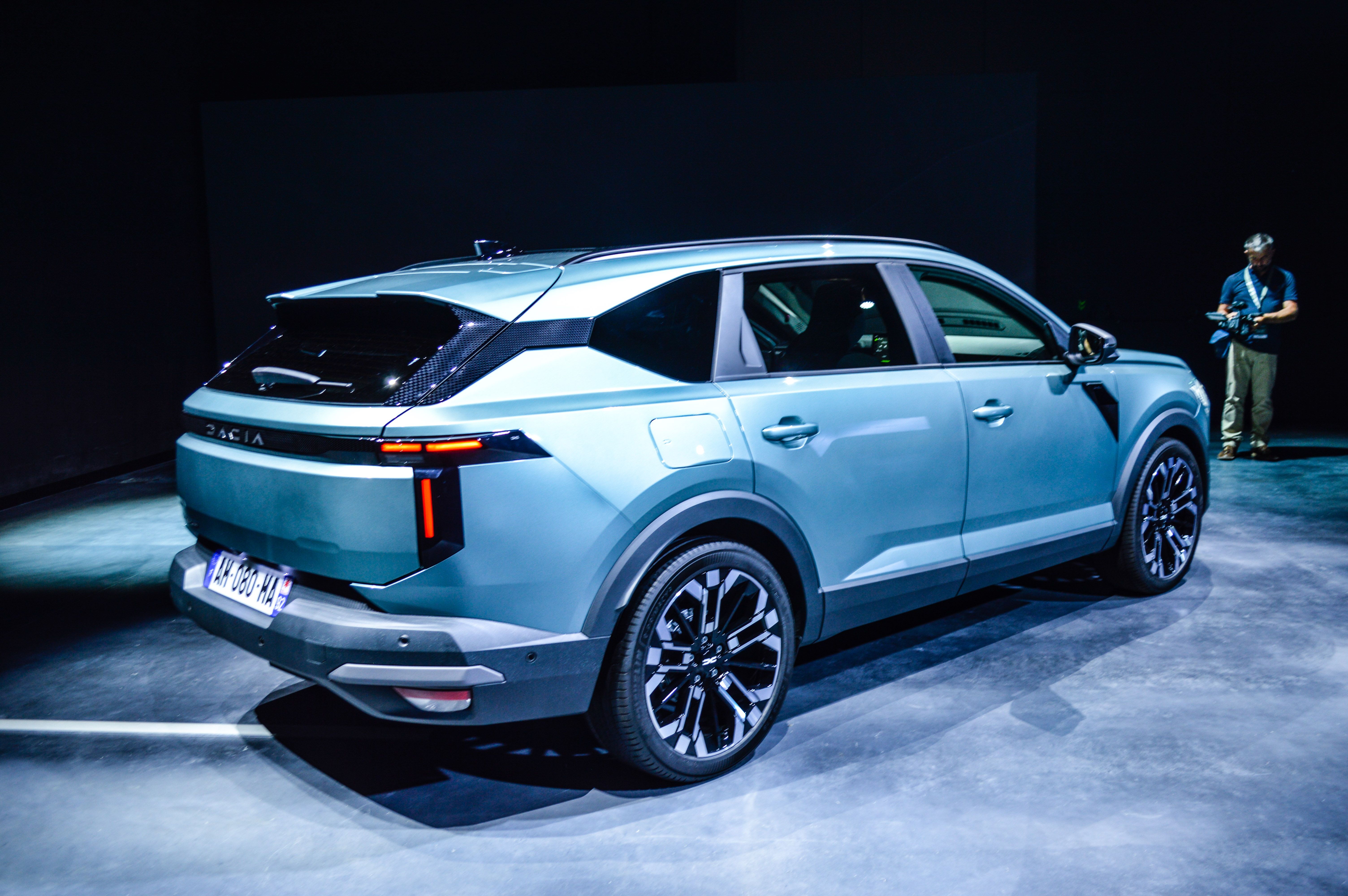 FOTO | Totul despre noua Dacia Striker, modelul de sub 25.000 de euro cu care românii vor să „marcheze” în poarta Skoda și Volkswagen - Poza 7
