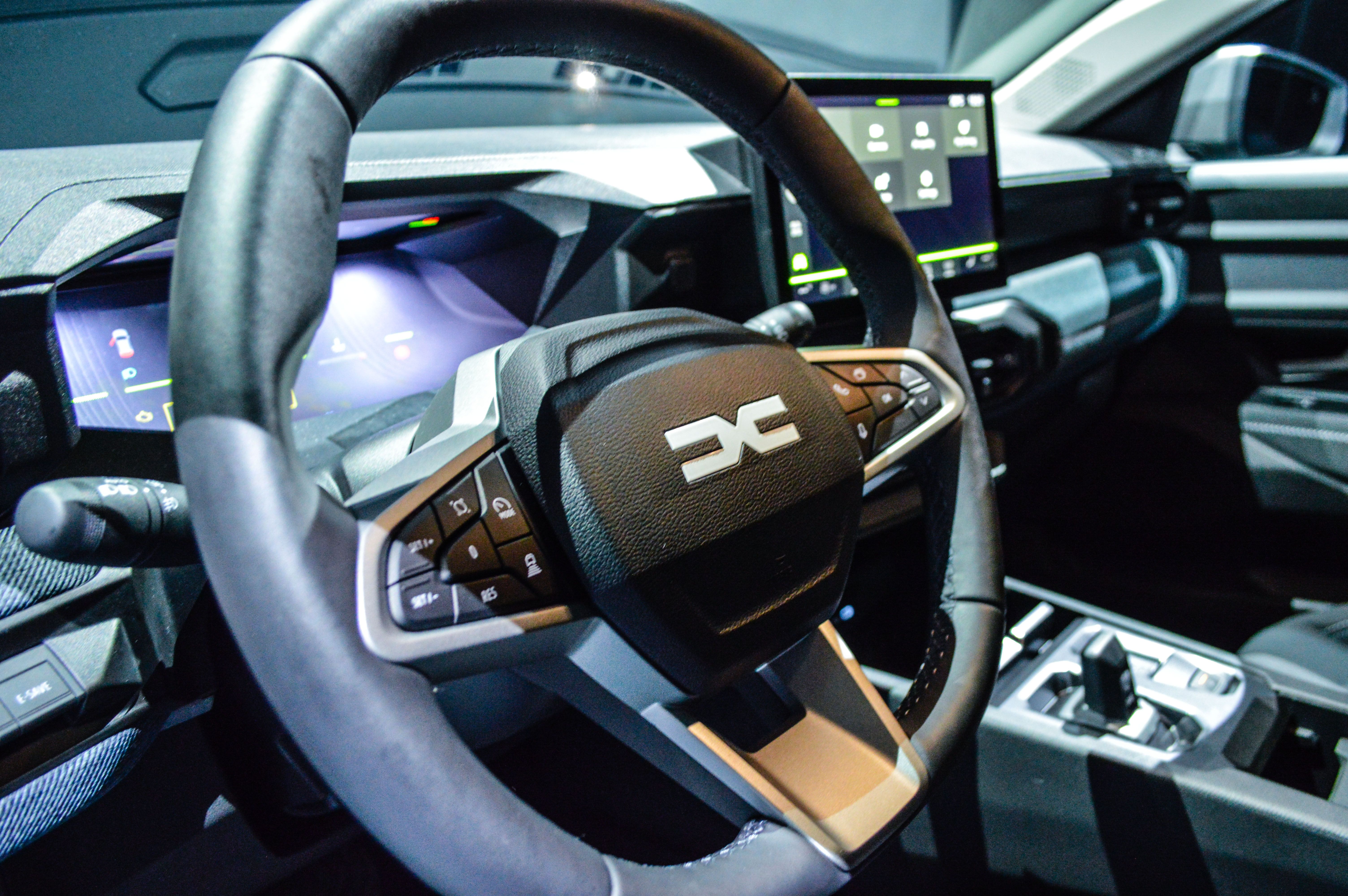 FOTO | Totul despre noua Dacia Striker, modelul de sub 25.000 de euro cu care românii vor să „marcheze” în poarta Skoda și Volkswagen - Poza 18