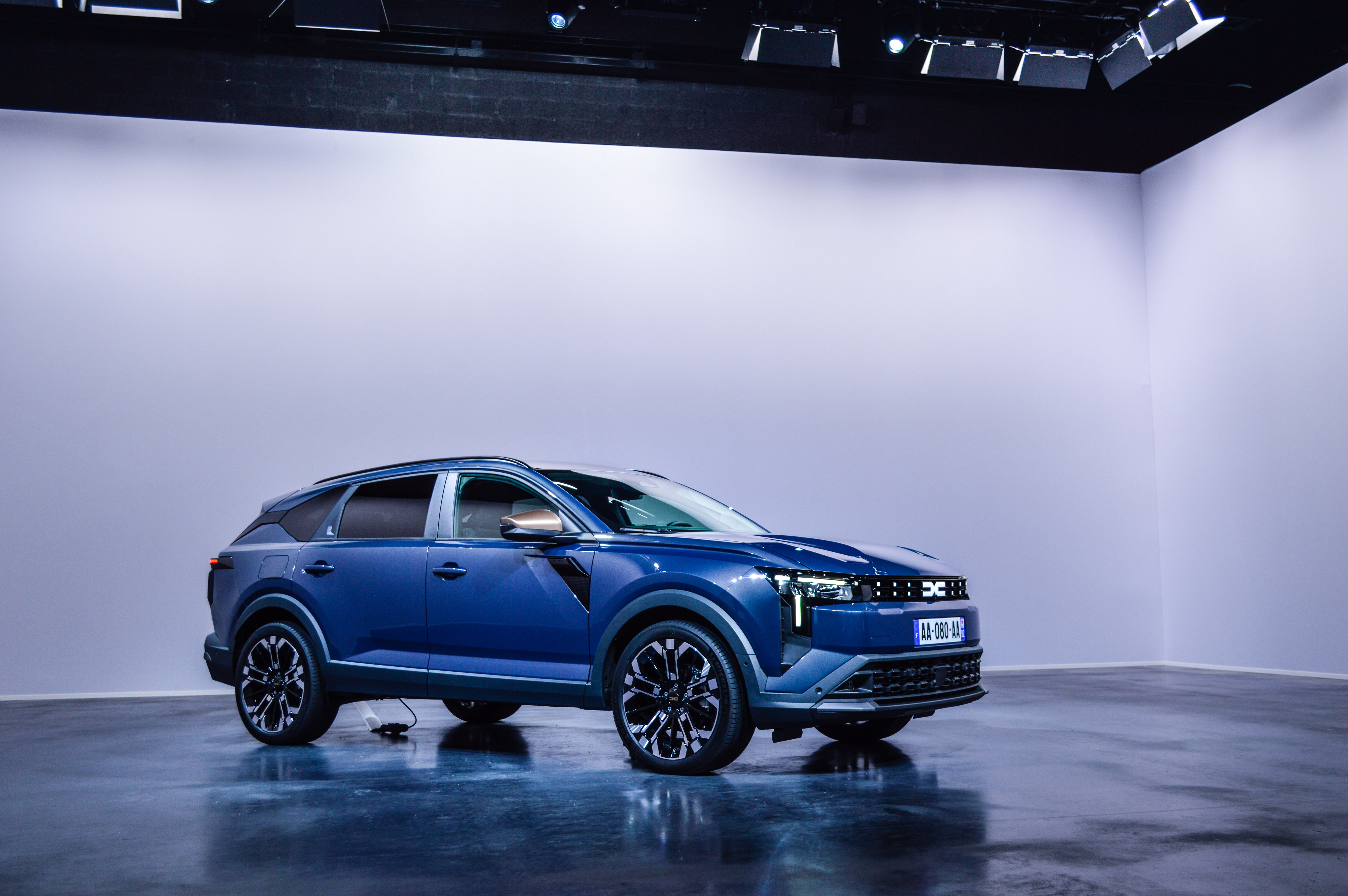 FOTO | Totul despre noua Dacia Striker, modelul de sub 25.000 de euro cu care românii vor să „marcheze” în poarta Skoda și Volkswagen