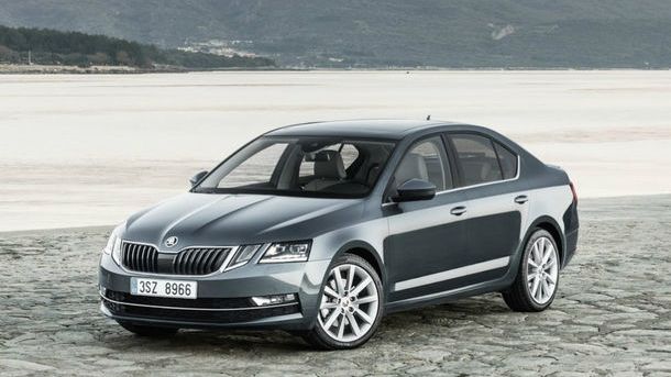 Primele detalii despre noua generatie Skoda Octavia: cehii ar putea renunta la controversatele blocuri optice angulare duble
