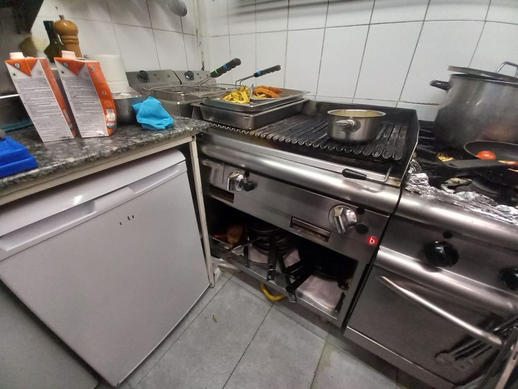 FOTO: ANPC vrea să închidă două restaurante cunoscute din București. Cum arată neregulile - Imagine 9
