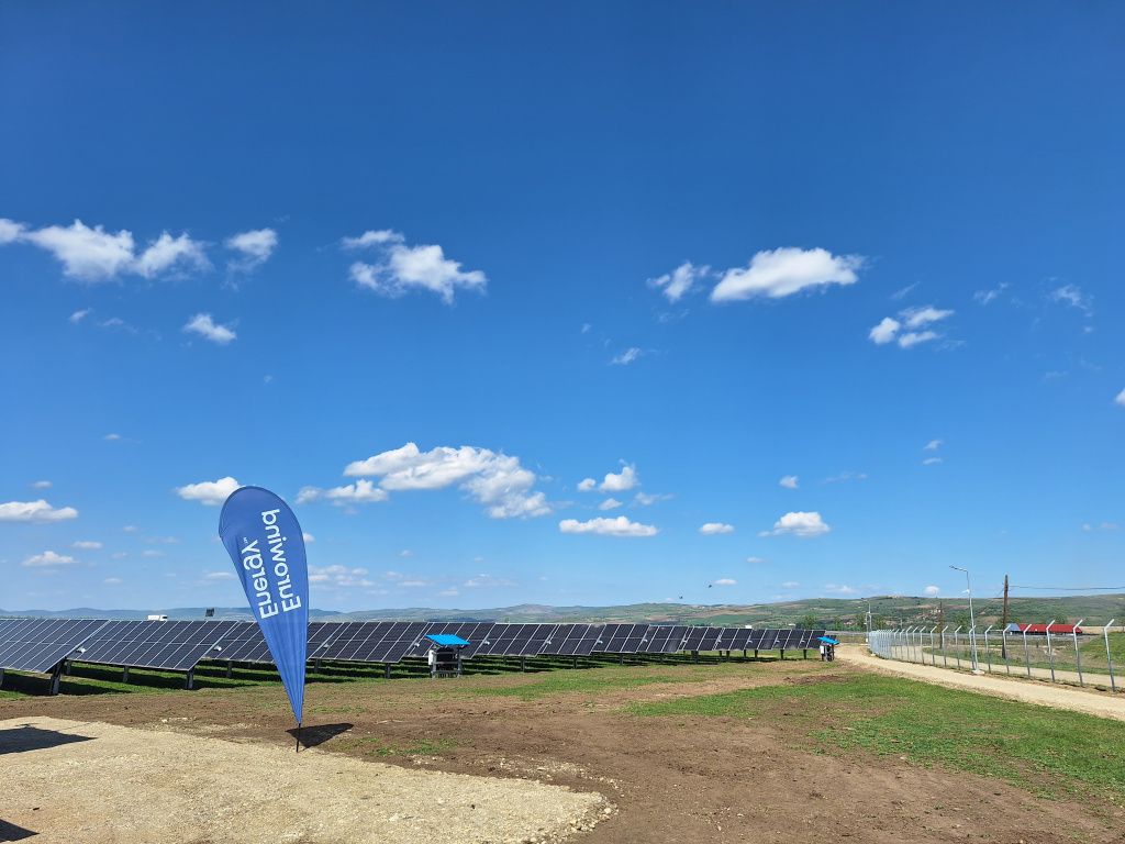 [FOTO] Cum arată cel mai mare parc fotovoltaic din România construit cu fonduri din PNRR - Imagine 12