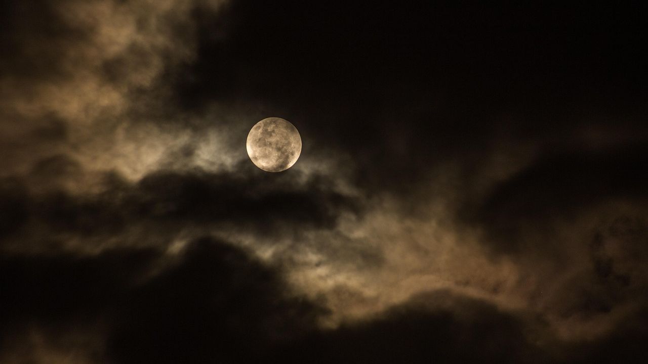 Eclipsă totală de Lună: Observatorul Astronomic rămâne deschis în această noapte