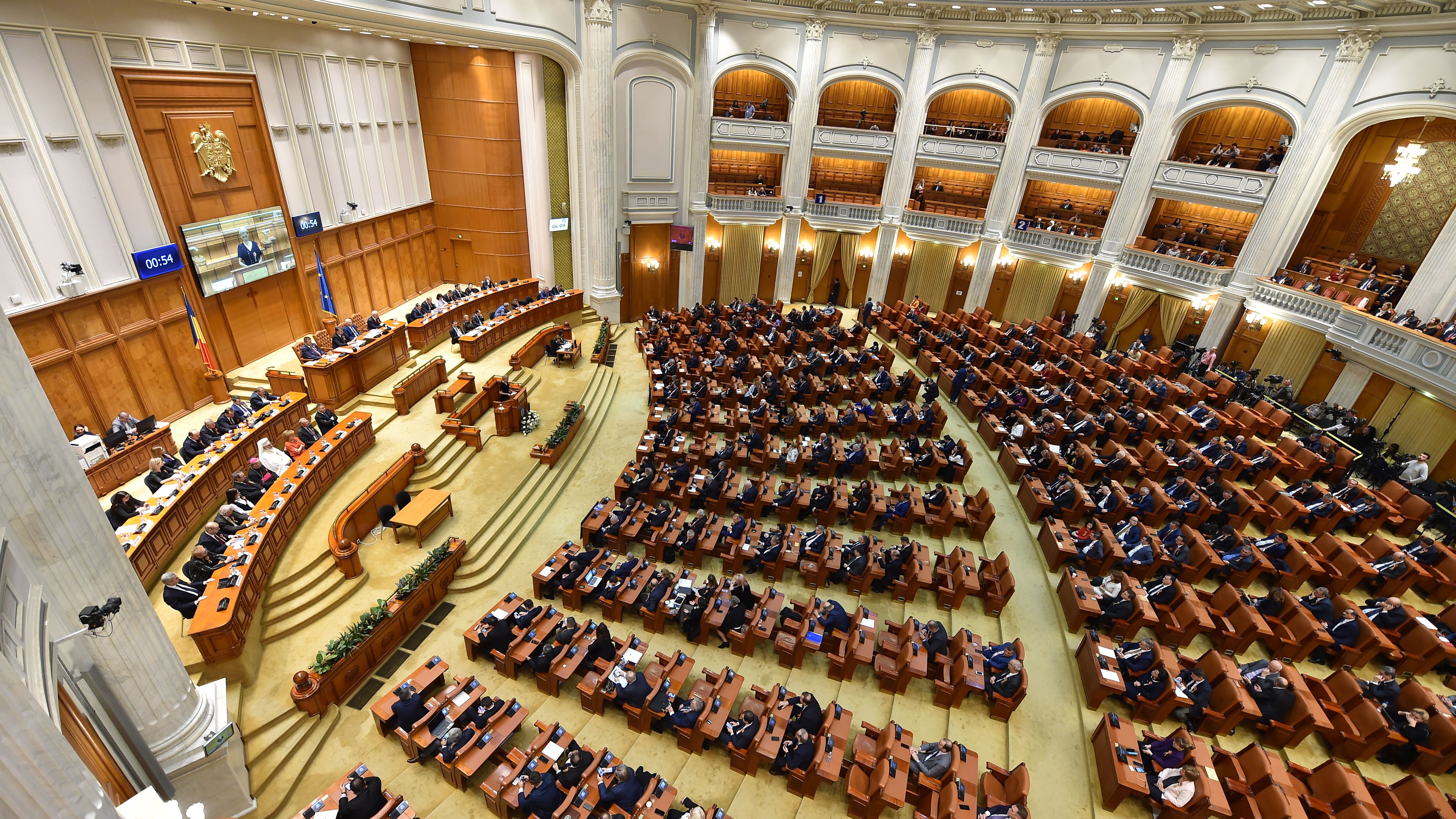 Senatul a adoptat propunerea legislativă care prevede anularea amenzilor date în perioada stării de urgență și returnarea banilor celor care le-au plătit