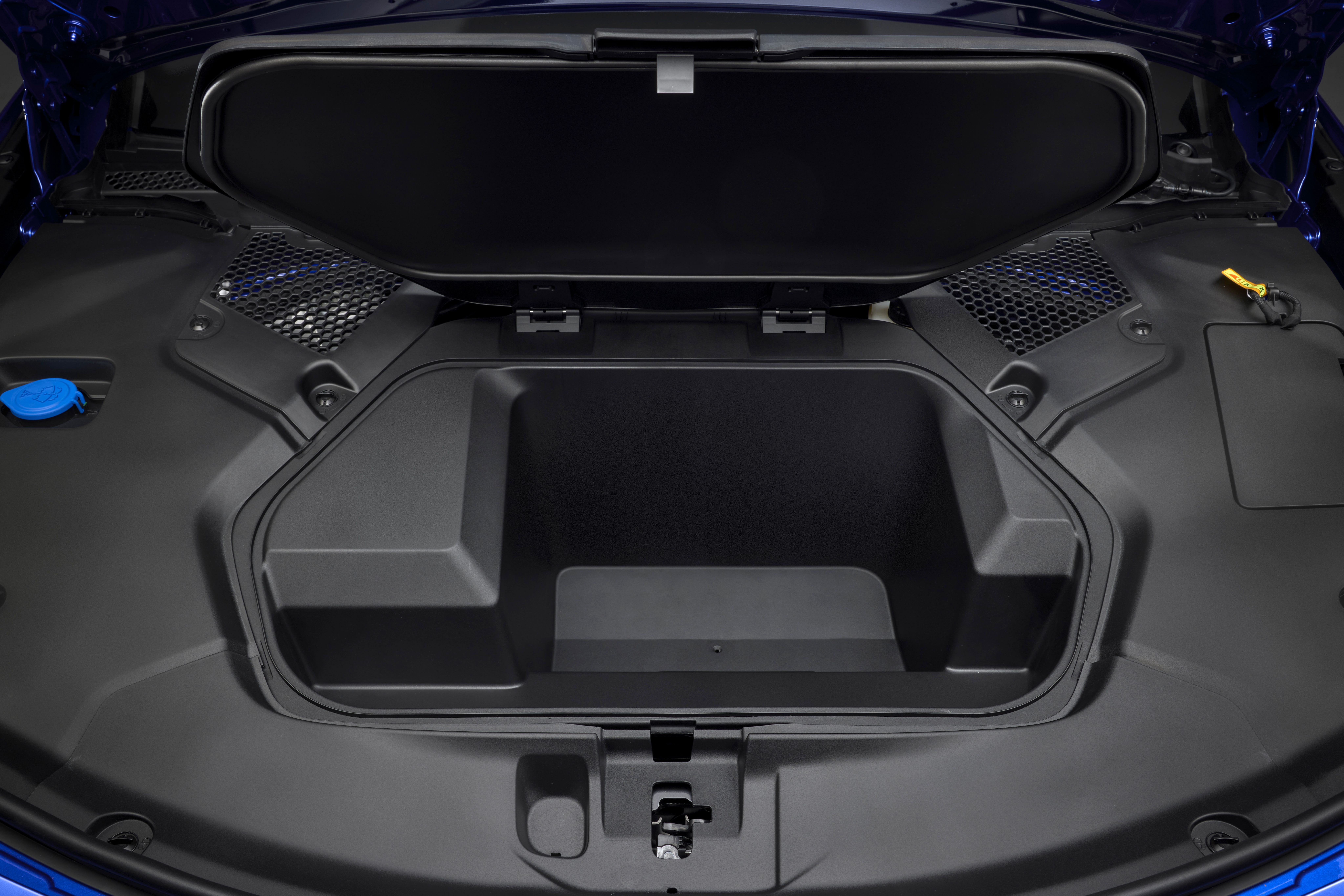 FOTO | BMW aduce rețeta „Neue Klasse” în lumea berlinelor. Ce autonomie și ce performanțe are noul i3 - Poza 17
