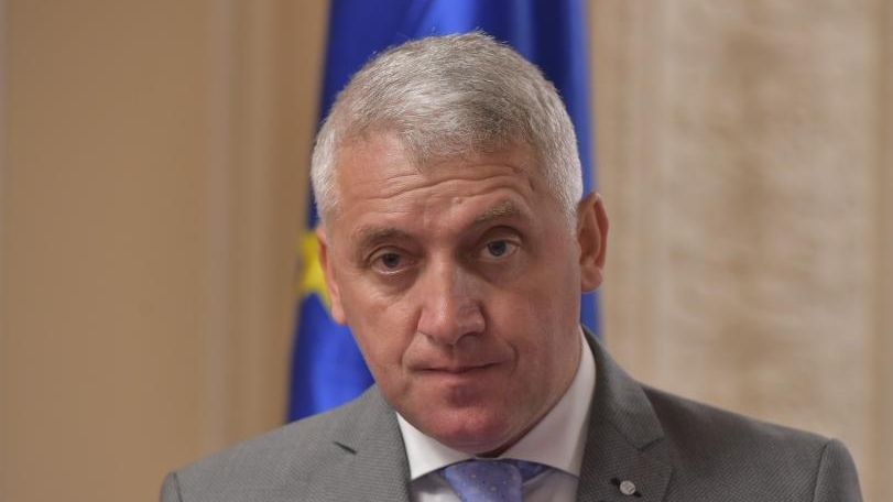 Ministrul Apararii si-a dat demisia. Premierul a acceptat-o