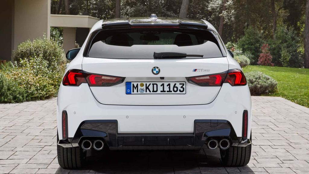 GALERIE FOTO | BMW Seria 1 primește primul facelift, scapă de cutia manuală - Imagine 10
