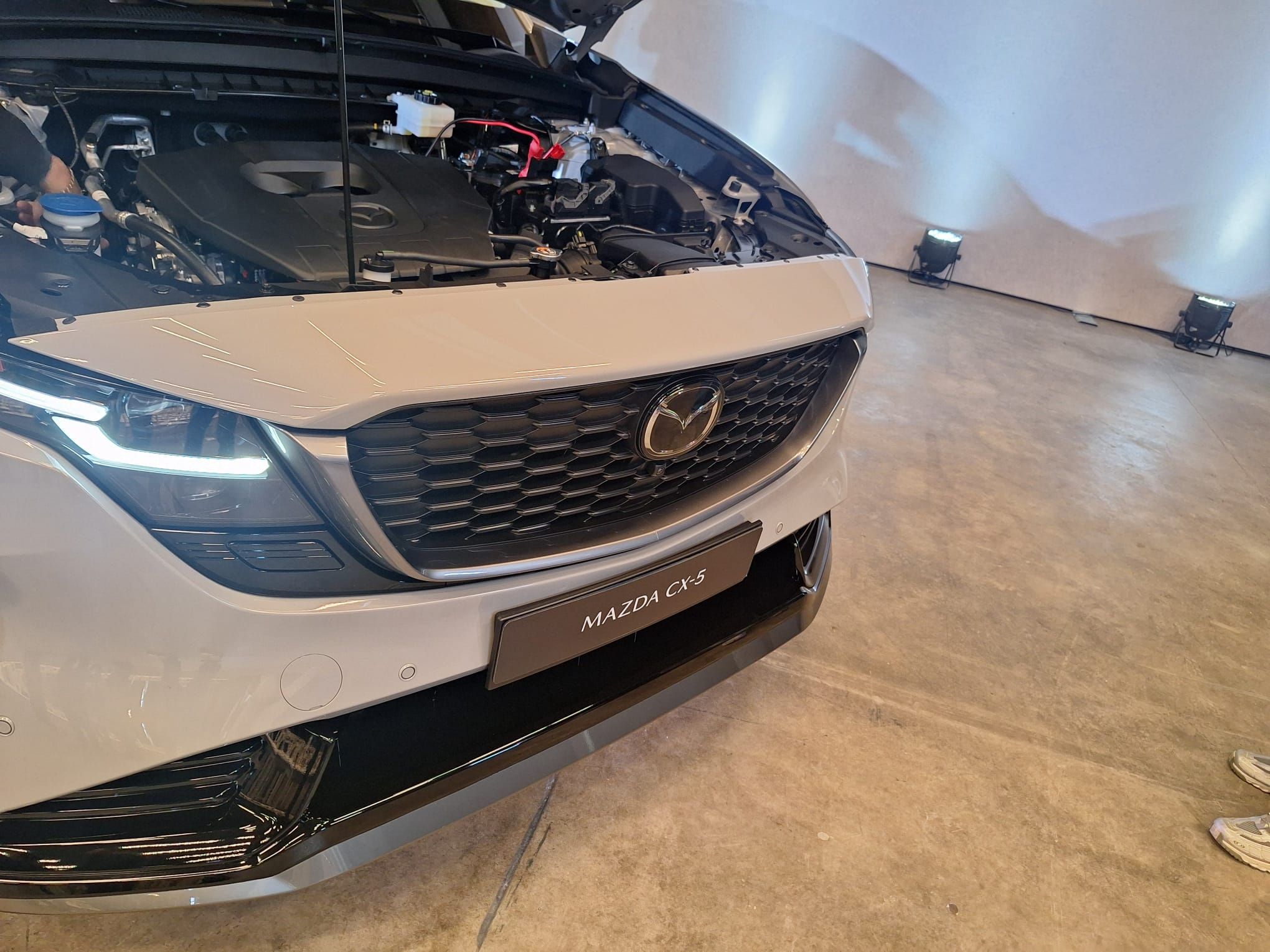 FOTO | Noua Mazda CX-5, prezentată în România. Ce noutăți aduce unul dintre cele mai populare modele din gama producătorului japonez - Poza 16