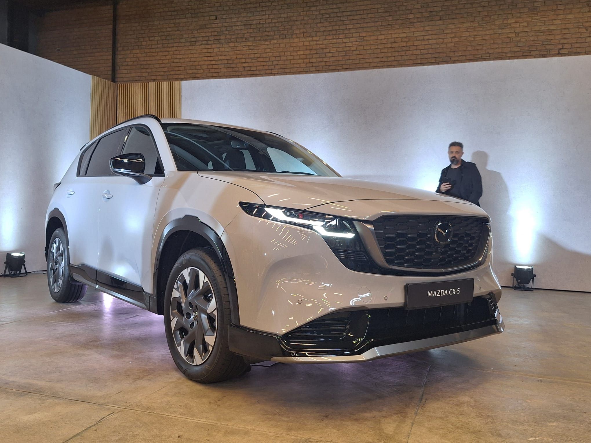FOTO | Noua Mazda CX-5, prezentată în România. Ce noutăți aduce unul dintre cele mai populare modele din gama producătorului japonez - Poza 4