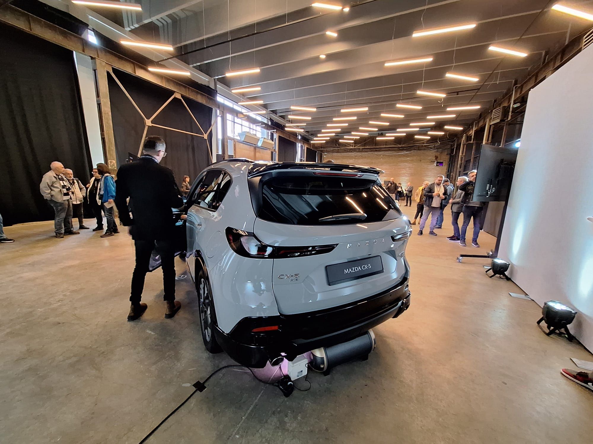 FOTO | Noua Mazda CX-5, prezentată în România. Ce noutăți aduce unul dintre cele mai populare modele din gama producătorului japonez - Poza 13