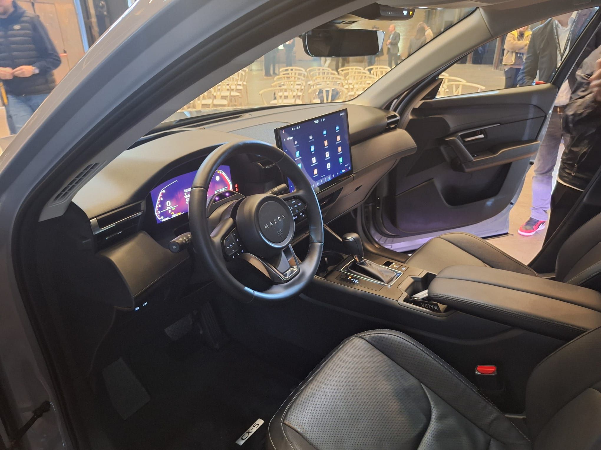 FOTO | Noua Mazda CX-5, prezentată în România. Ce noutăți aduce unul dintre cele mai populare modele din gama producătorului japonez - Poza 19