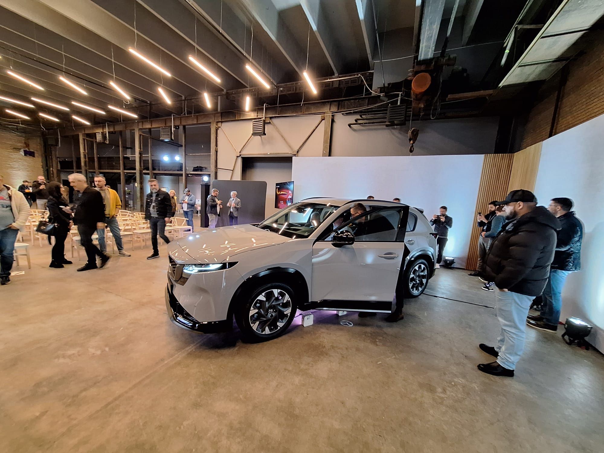 FOTO | Noua Mazda CX-5, prezentată în România. Ce noutăți aduce unul dintre cele mai populare modele din gama producătorului japonez - Poza 14