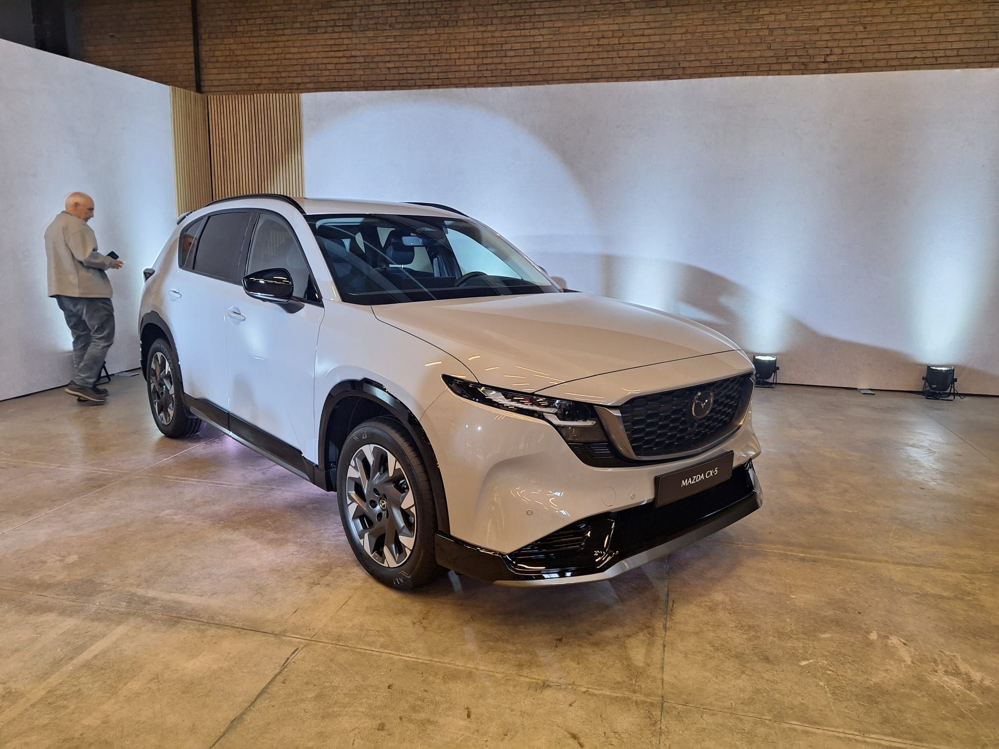 FOTO | Noua Mazda CX-5, prezentată în România. Ce noutăți aduce unul dintre cele mai populare modele din gama producătorului japonez - Poza 1
