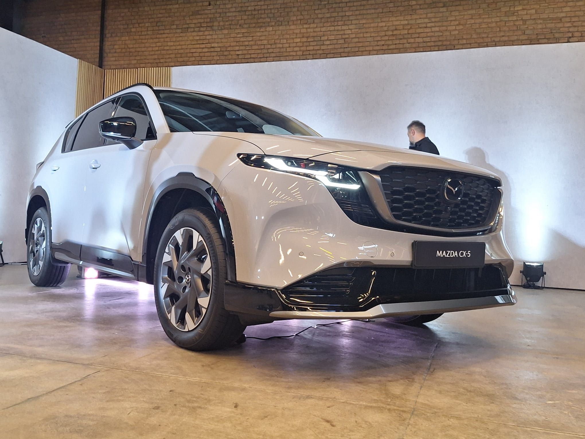 FOTO | Noua Mazda CX-5, prezentată în România. Ce noutăți aduce unul dintre cele mai populare modele din gama producătorului japonez - Poza 2