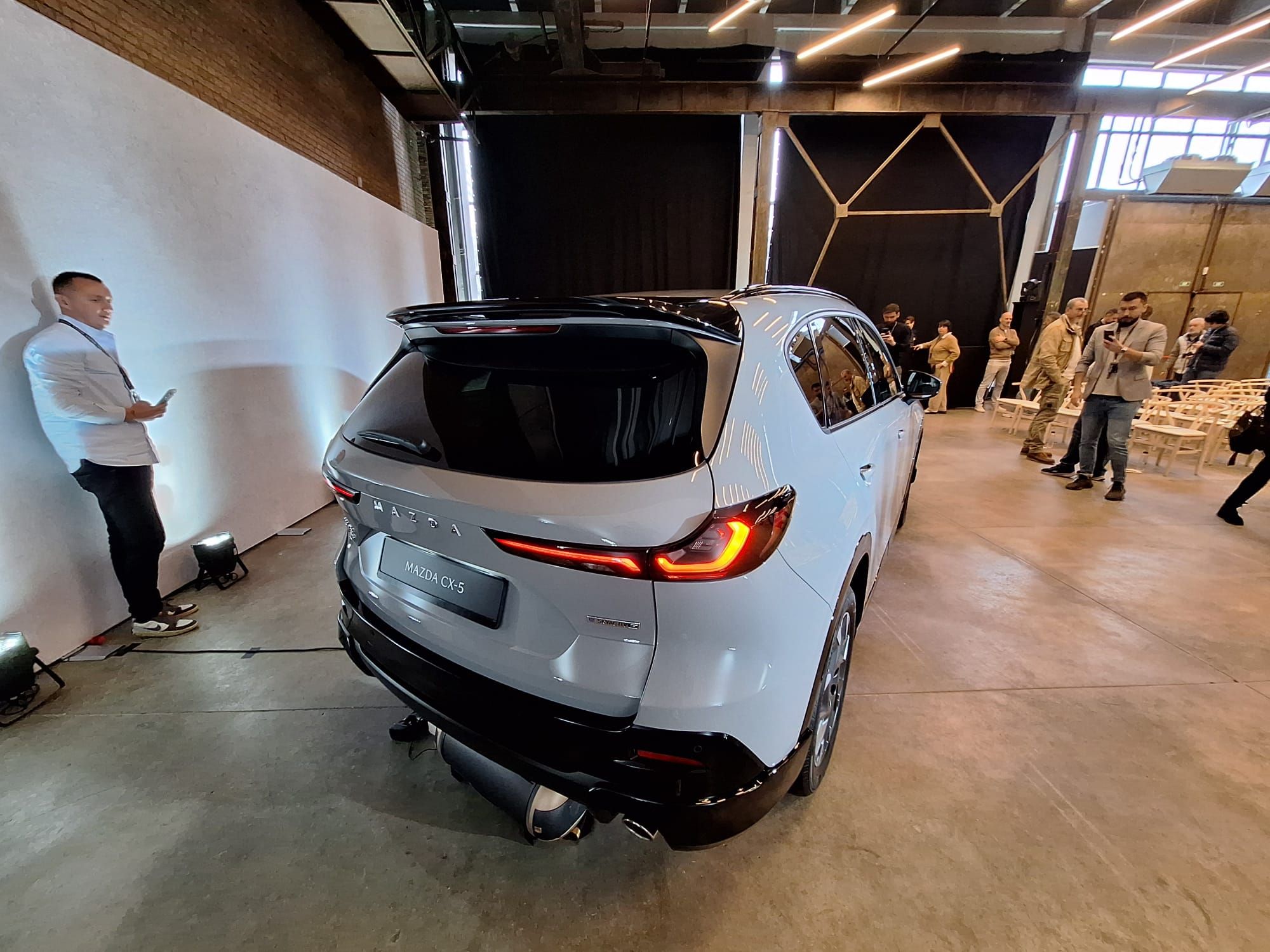 FOTO | Noua Mazda CX-5, prezentată în România. Ce noutăți aduce unul dintre cele mai populare modele din gama producătorului japonez - Poza 11