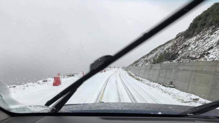 Codul portocaliu de ploi, vant si ninsoare a fost extins: drumarii au intervenit pentru deszapezire