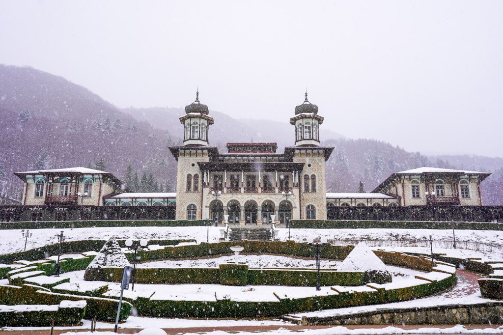 Primul cazinou din România, scos la vânzare pentru 1,45 milioane de euro - Imagine 1