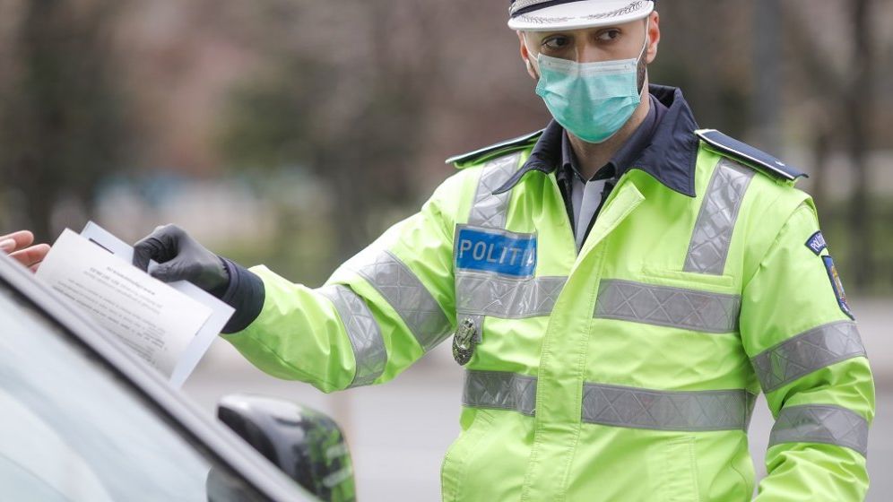 Un bărbat a fost amendat de două ori într-o noapte, după ce a făcut scandal într-un centru de carantină