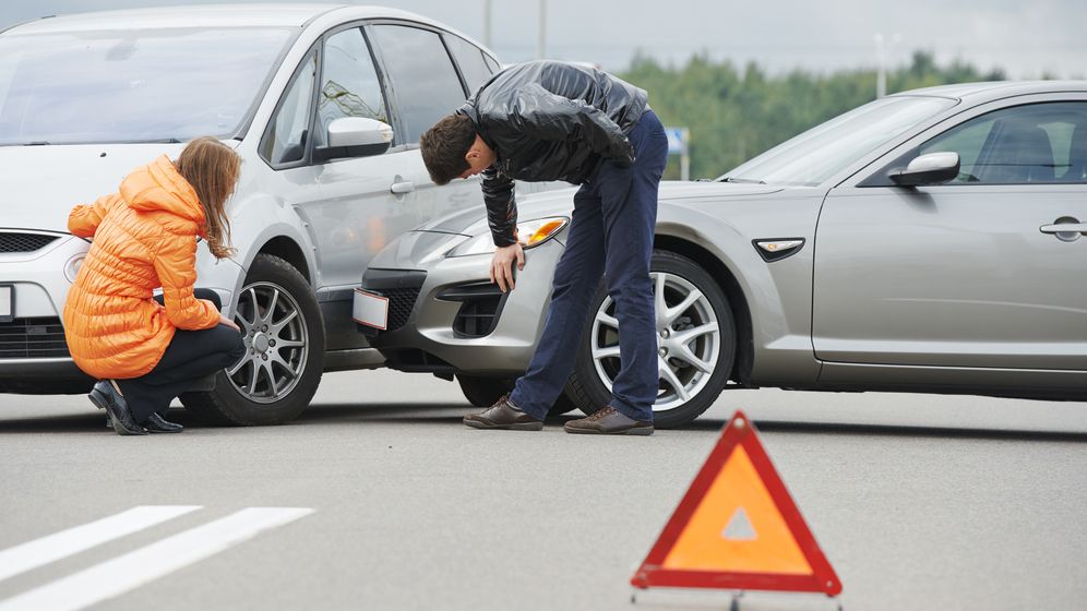 Scandalul RCA-urilor: experții spun că nu avem nevoie de plafonare, ci de concurență