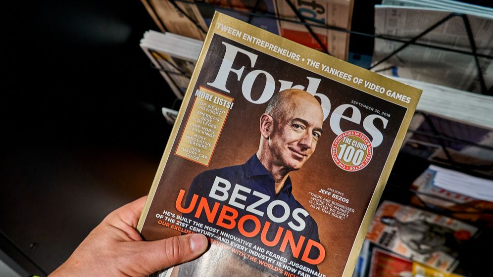 Bătălia magnaților: Jeff Bezos oferă NASA două miliarde de dolari în schimbul unui contract pentru compania sa, Blue Origin