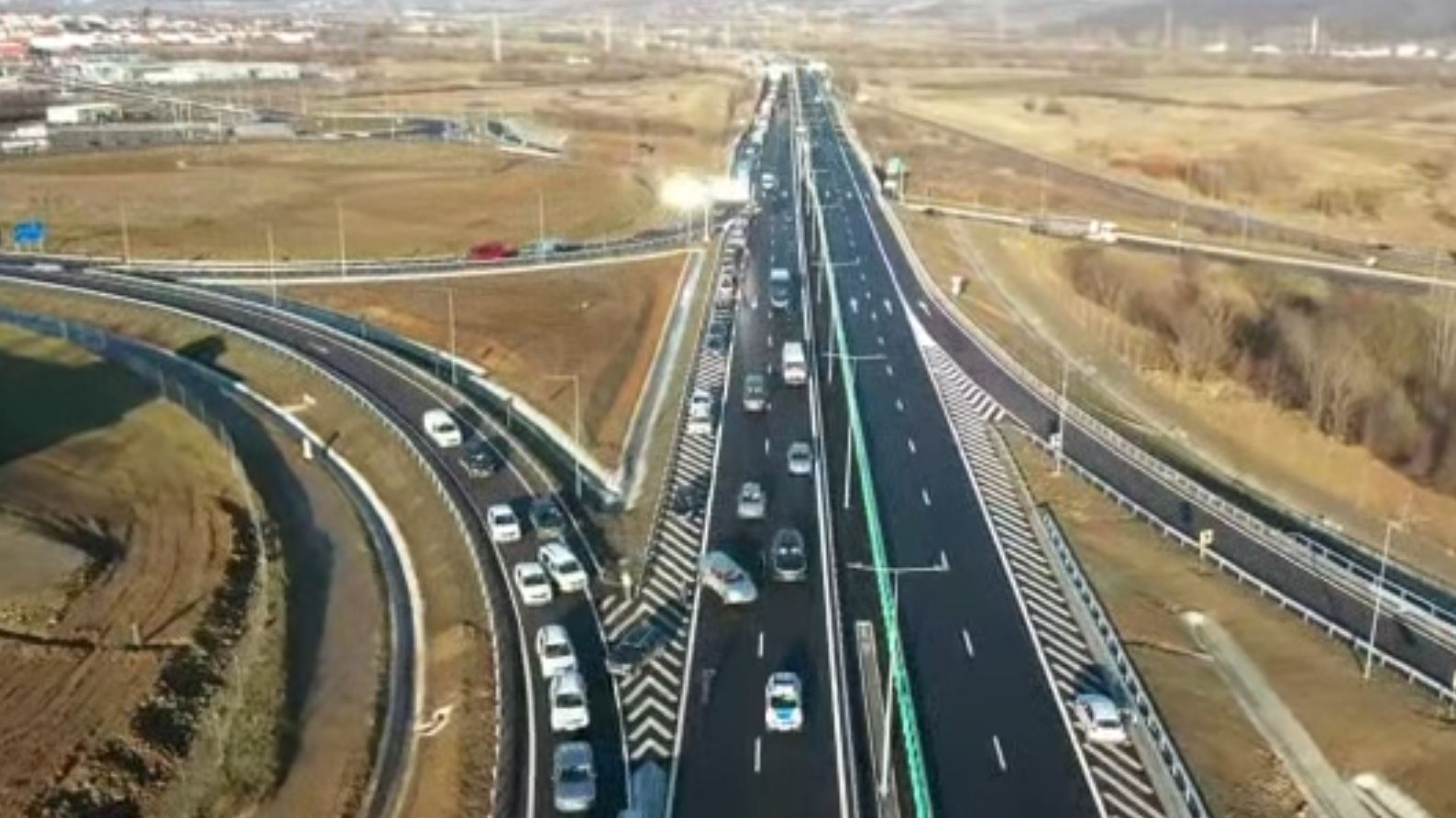 Se circulă pe primul lot al autostrăzii Sibiu-Pitești, construit de austrieci. Din păcate, are doar 13 kilometri