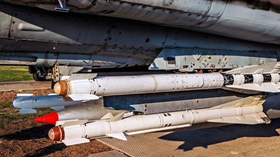 Iranul a lansat zeci de rachete asupra bazelor americane din Irak si ameninta Dubaiul, Israelul si Washingtonul