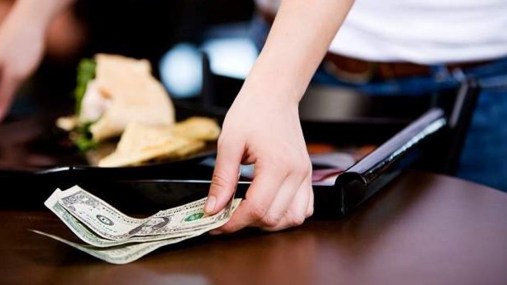Sectorul serviciilor a scăzut în UE, mai puțin în România și Bulgaria, unde a crescut