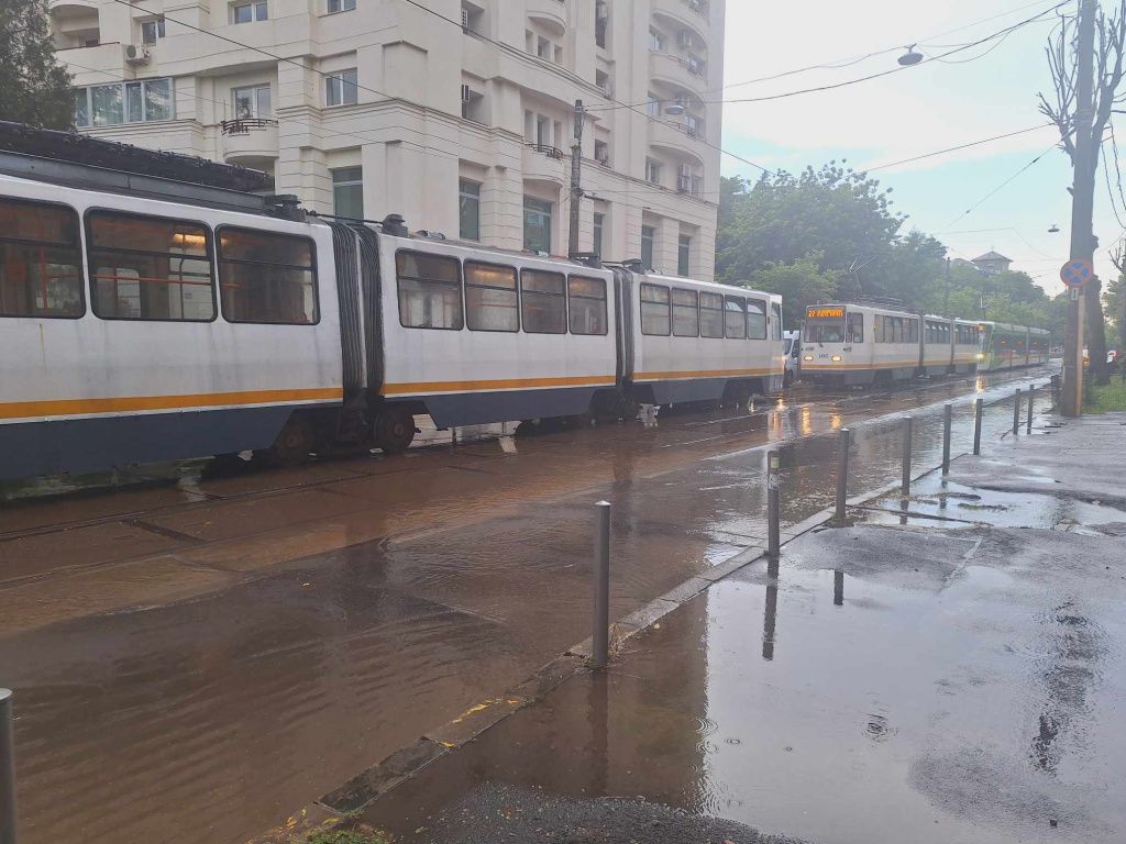 Furtună cu grindină în Capitală: Bucureștenii, dar și RO-ALERT-ul, luați prin surprindere - Imagine 7