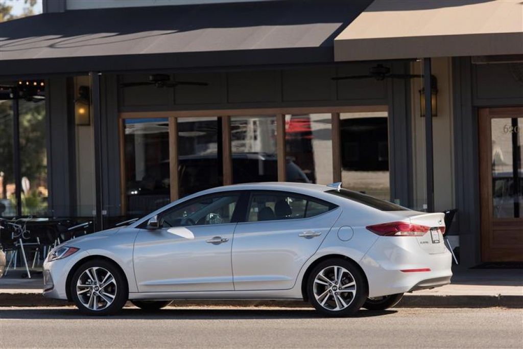 Hyundai Elantra - Imagine 2