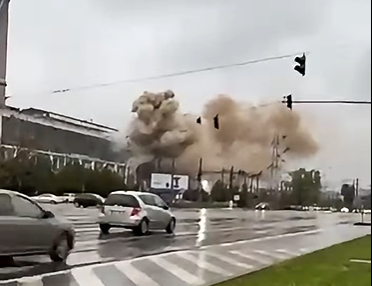 Peste 22.000 de apartamente au rămas fără apă caldă și căldură. Incendiu urmat de explozie