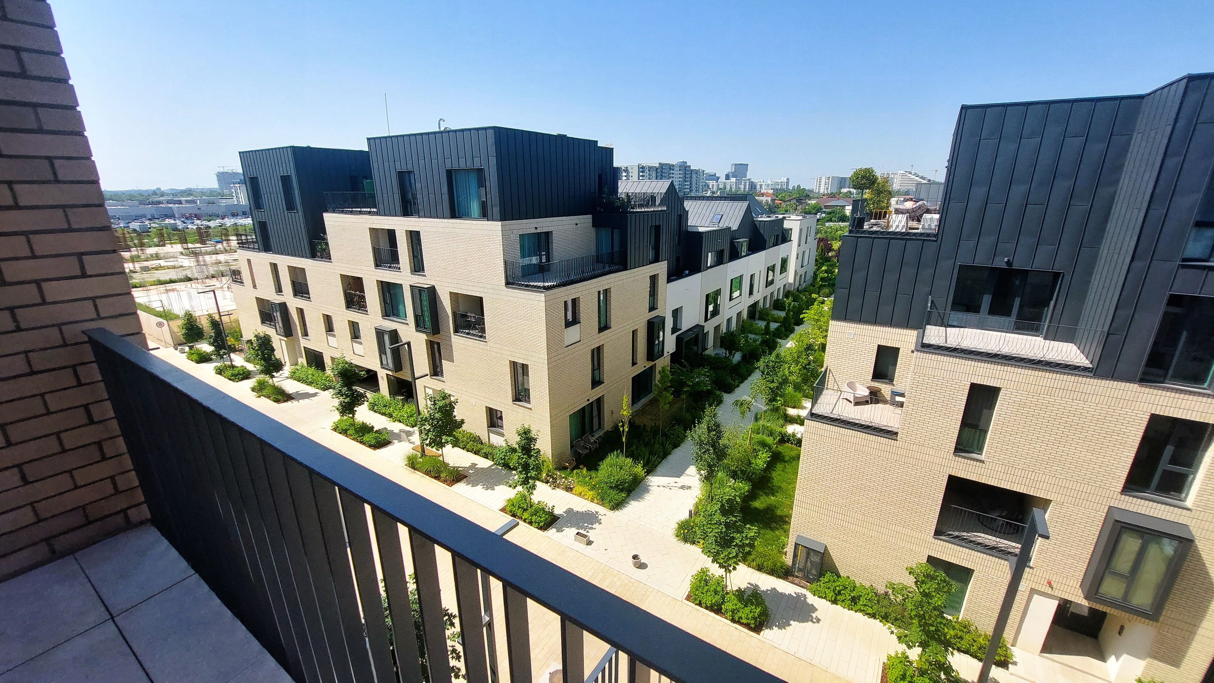 GALERIE FOTO | Cum arată un penthouse de 325.000 de euro dintr-un complex exclusivist din nordul Capitalei