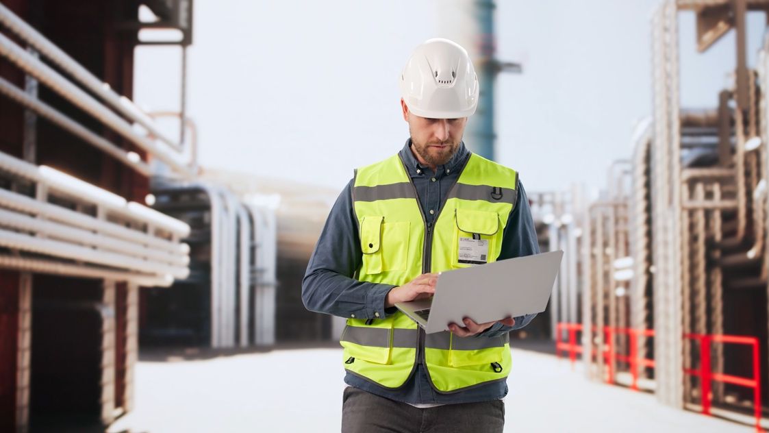 Constructor de fabrici AI: Oamenii cred că nu mai e „sexy” să fii inginer, însă avem mare nevoie de ei, de electricieni și de oameni care vor să facă muncă fizică