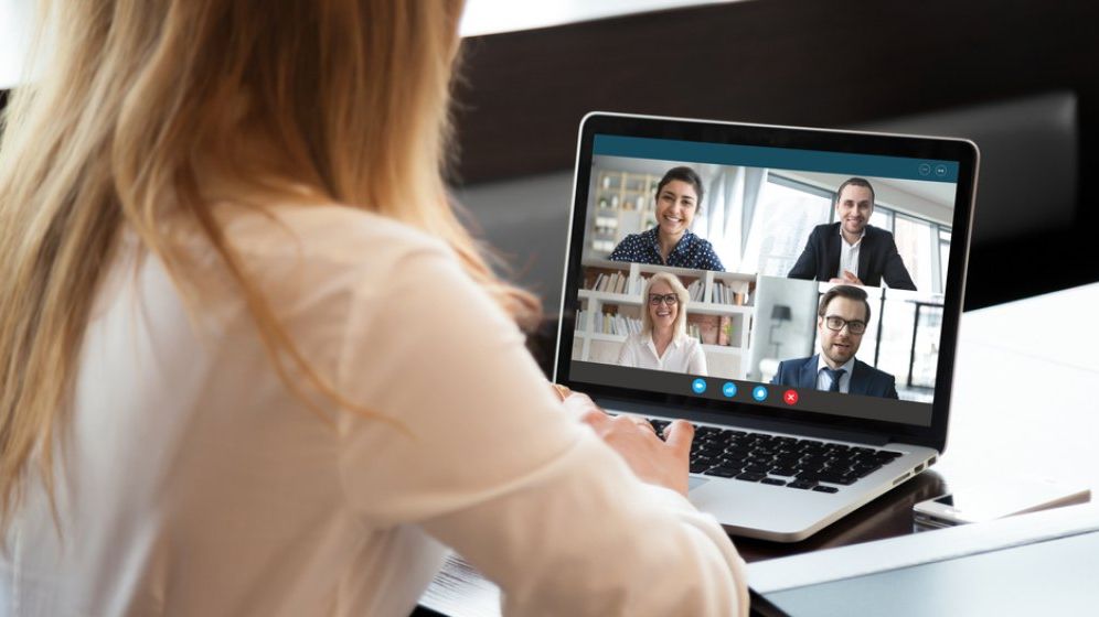 STUDIU Acasă sau la birou? Cum abordează companiile din România întoarcerea angajaților la birou