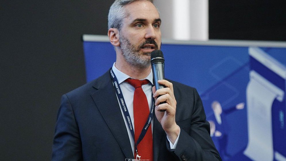 Intra Romania in recesiune anul viitor? Ce spune economistul sef pentru ECE al Unicredit Bank Londra