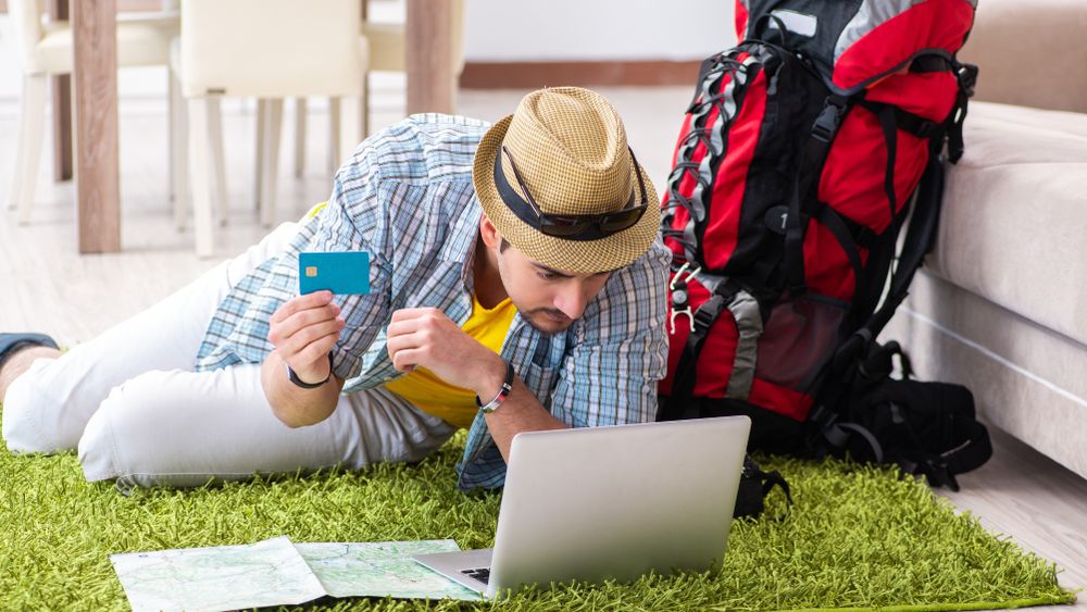 S-a lansat un cont gratuit pentru studenți, în lei și euro: primești premii atunci când faci plăți