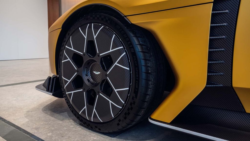 GALERIE FOTO | Aston Martin Valiant, un nou model sportiv pregătit pentru circuit, a fost lansat - Imagine 10