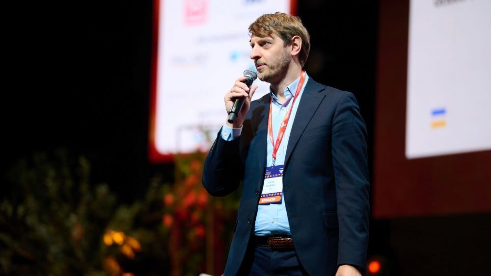 Cum ajută Inteligența Artificială la crearea promoțiilor în retail? Răspunsul lui Piotr Gizinski, Data Monetization Lead, Visa 