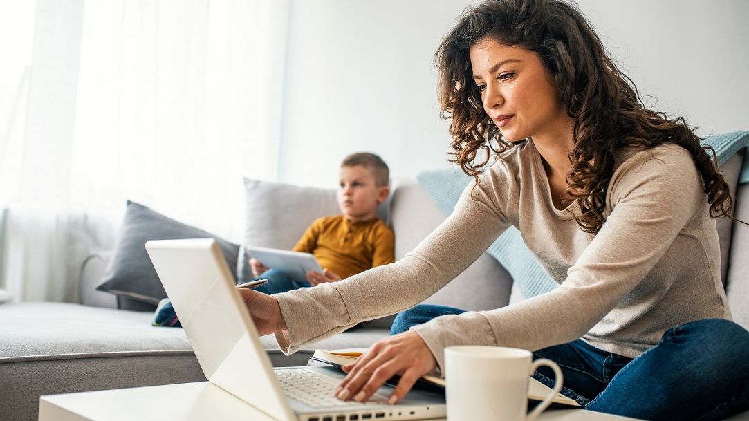 Zile libere plătite pentru părinți dacă se închid școlile din cauza COVID-19: ce spune legea