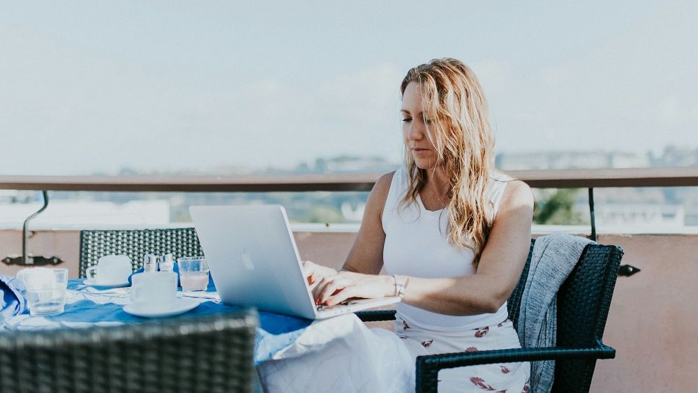 Cum să faci freelancing în România: tot ce trebuie să știi înainte să te apuci