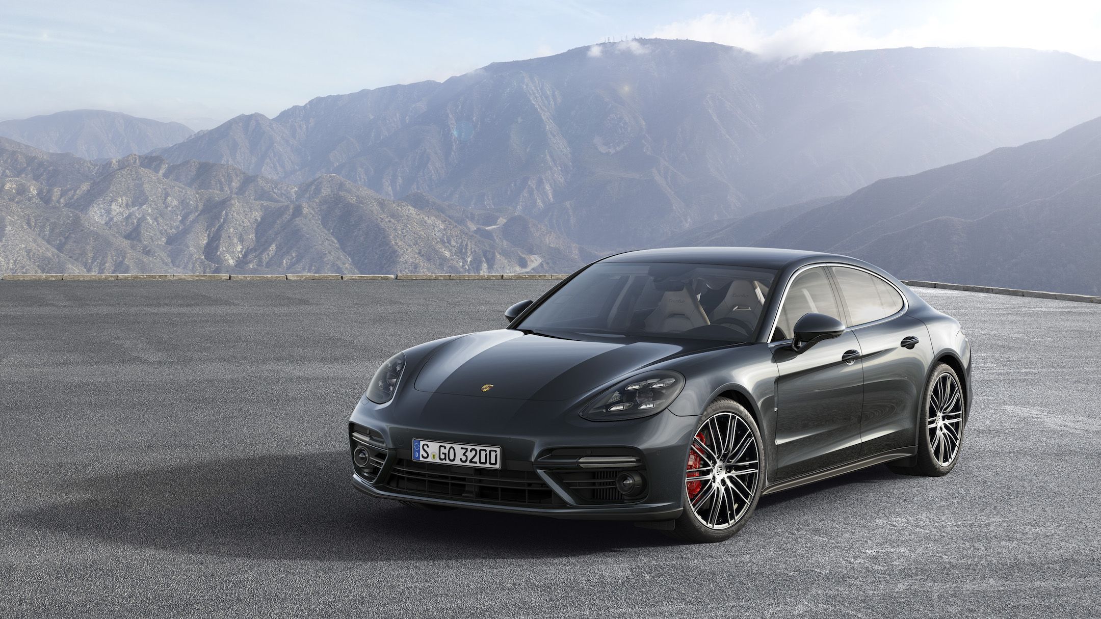 Porsche a lansat cea de-a doua generatie Panamera