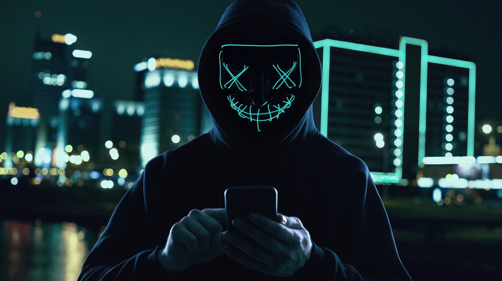 Aproape 100 de milioane de lei pierduți în fraude online cu acțiuni și criptomonede. Pe cine vizează escrocii