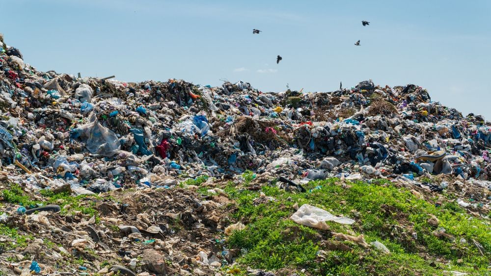 15 hectare de gunoaie descoperite cu drona într-un oraș din România: deșeurile au o „vechime istorică”