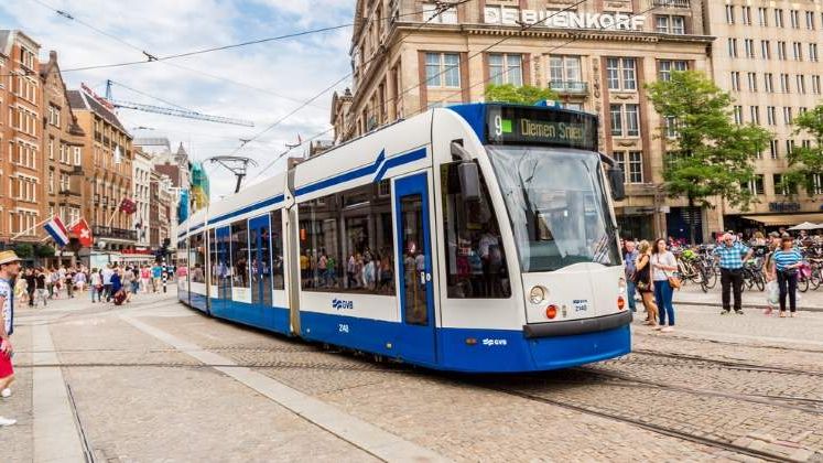 Merkel dubleaza la 1 miliard de euro un fond destinat ecologizarii infrastructurii de transport urban