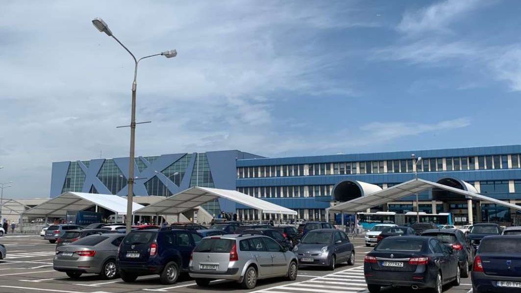 Modernizări pe bandă rulantă la Aeroportul „Henri Coandă”: Terminalele Plecări Internaționale și Sosiri vor fi refăcute