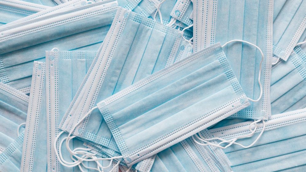 Sinaia este primul oraș din România care colectează măștile de unică folosință