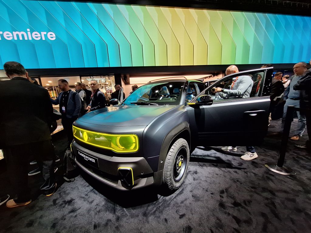 GALERIE FOTO | Noul Renault 4 E-Tech Electric a fost lansat la Paris. Cum arată, cât costă și ce - Imagine 2