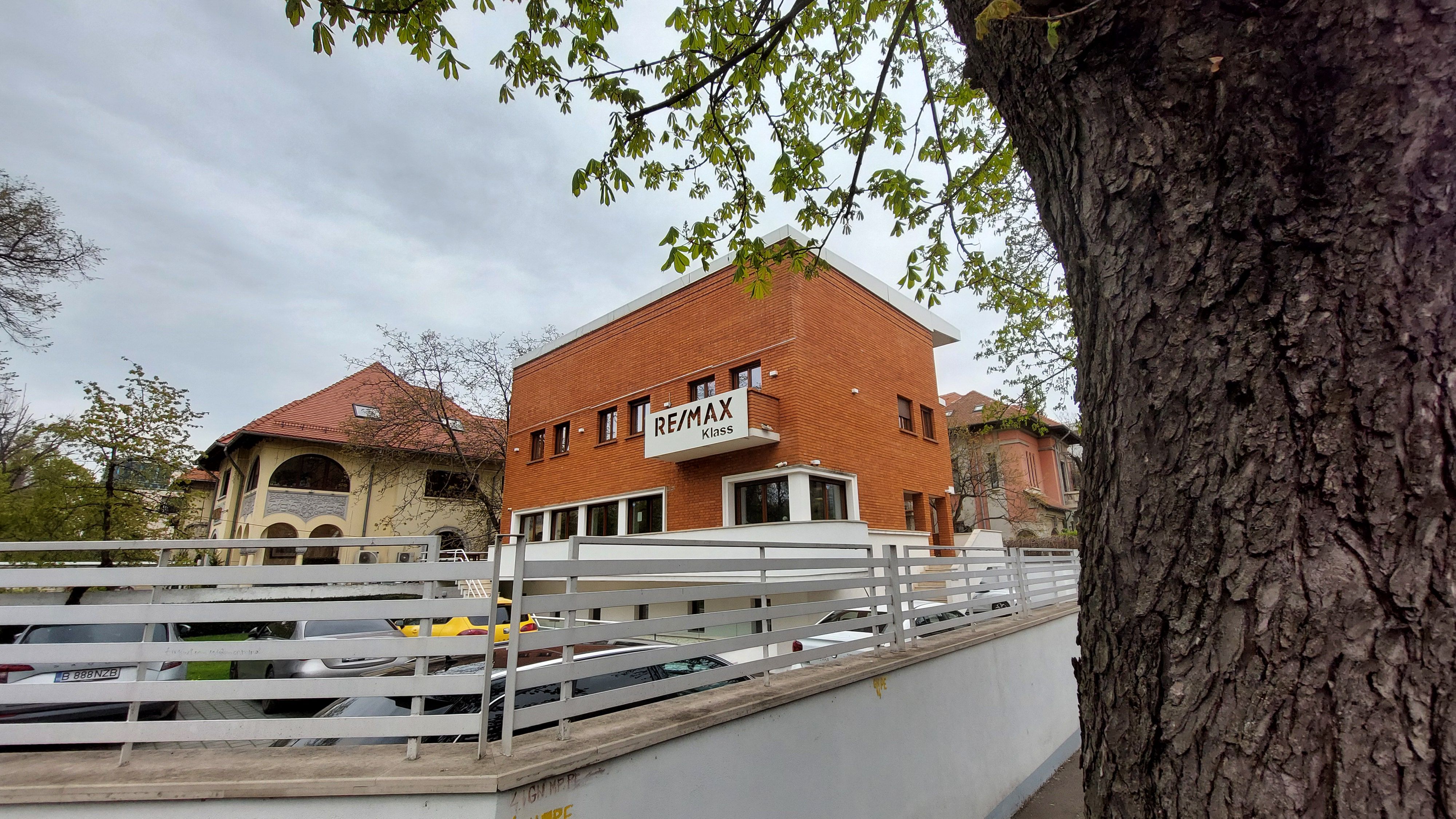 FOTO | Vilă istorică din Capitală, proiectată de Duiliu, scoasă la vânzare pentru 8 milioane de euro