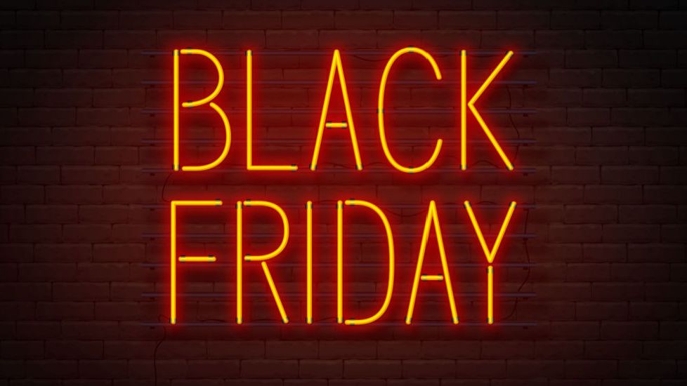 Black Friday, acum și pe nuanță de Orange. Operatorul de telefonie mobilă vine cu reduceri de până la 70% în magazinul online