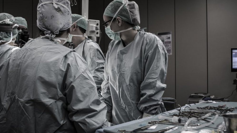 Pacienta arsa la Spitalul Floreasca, dezinfectata cu solutie pentru maini, care nu era compatibila cu electrocauterul