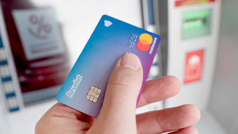 Încă un retailer îți dă bani înapoi la cumpărături dacă plătești cu Revolut: cashback de 5%